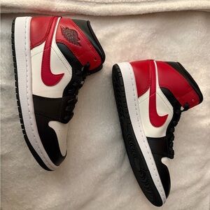 Nike Air Jordan 1 Mid White Box